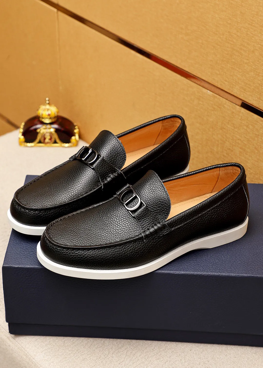 Men's shoes 💰480 💐Original packaging Product trademark: Dior "Dior" casual leather shoes Regular size: 38-44 (45.46.47🉑️Customized) Product materials: Selected Italian imported first-layer pebbled cowhide leather upper + luxury hardware buckle, imported water-dyed cowhide lining. Strong three-dimensional visual effect, original rubber outsole Color: 3⃣️colors available